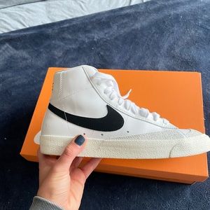 Nike Blazer Mid '77 Vintage SIZE 8 WORN ONCE